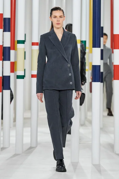 Look 27